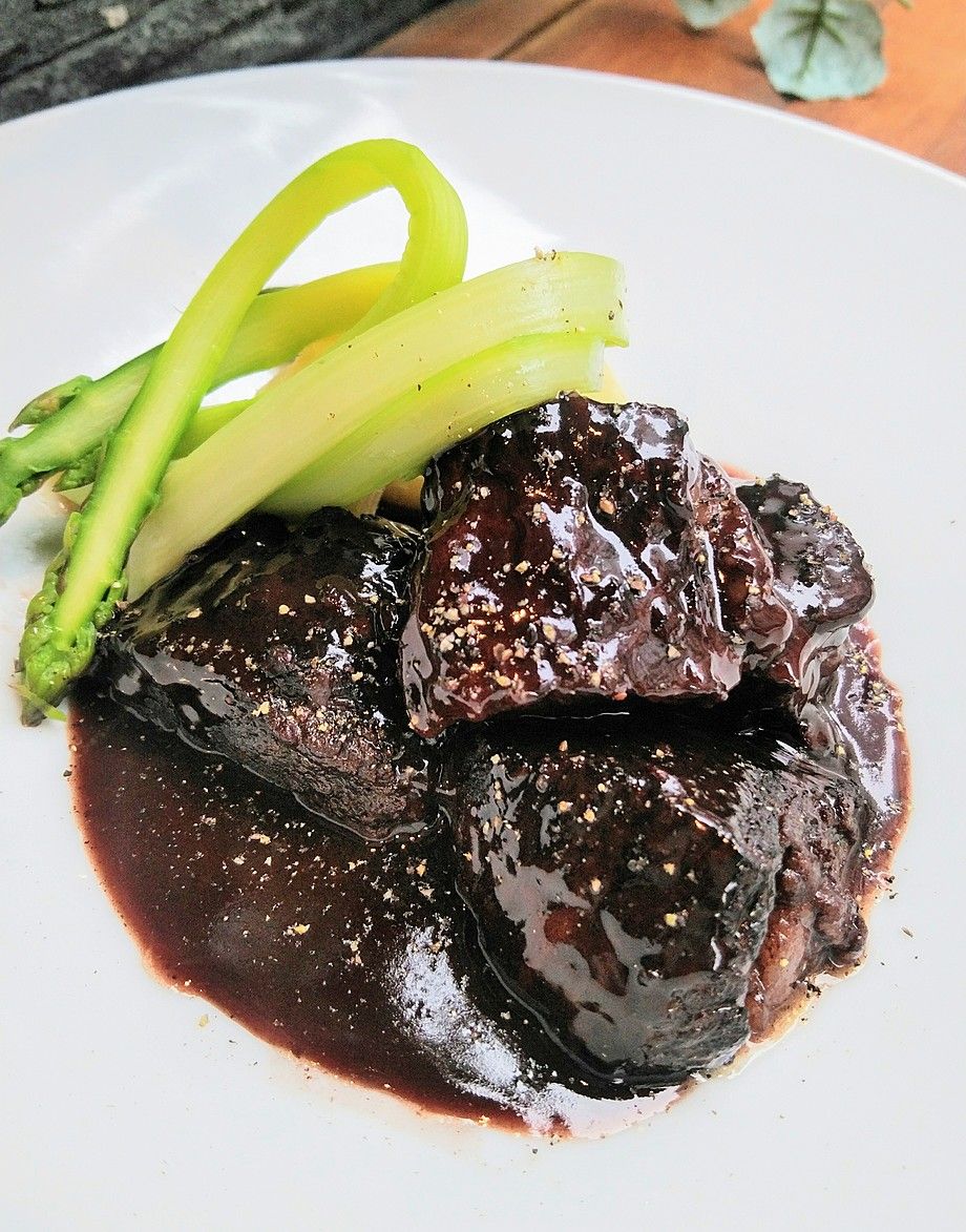 国産牛スネ肉のトスカーナ風赤ワイン煮こみ 大人のビーフシチュー ペポーゾ Trattoria Evo 旧店名 Trattoria
