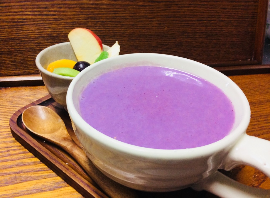紫色とりんごのホットスムージー