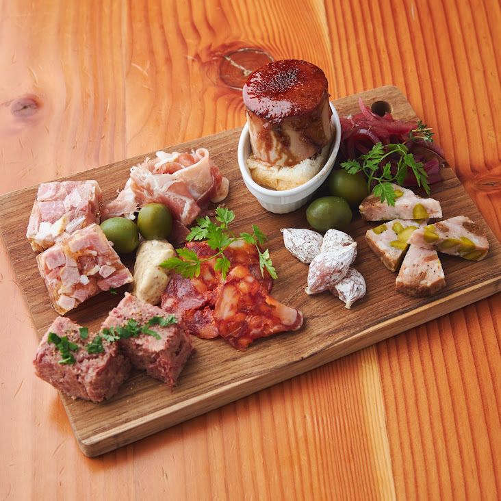 お肉屋さんのシャルキュトリ-盛り合わせ