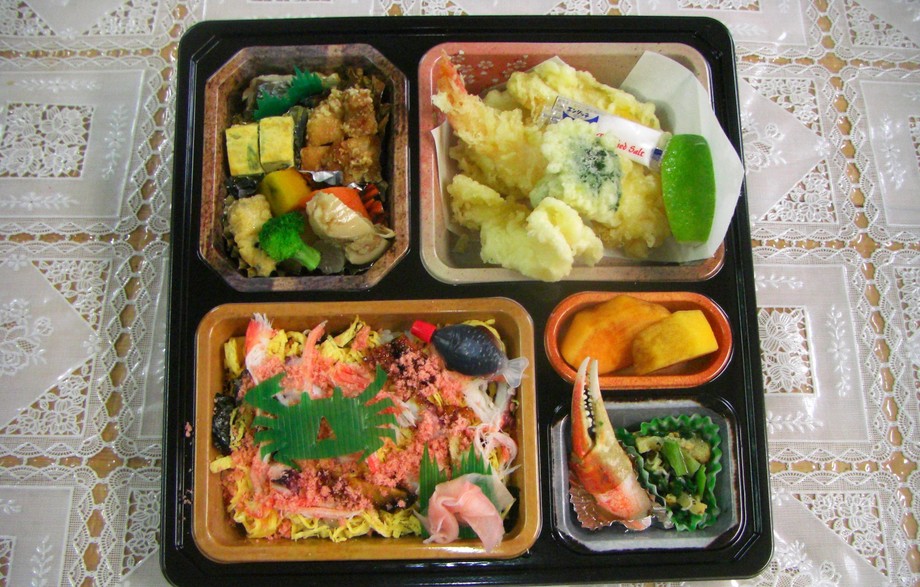 バラちらし弁当 要予約 末広寿司 宅配 持ち帰り 店内飲食 すえひろずし のメニュー 寿司