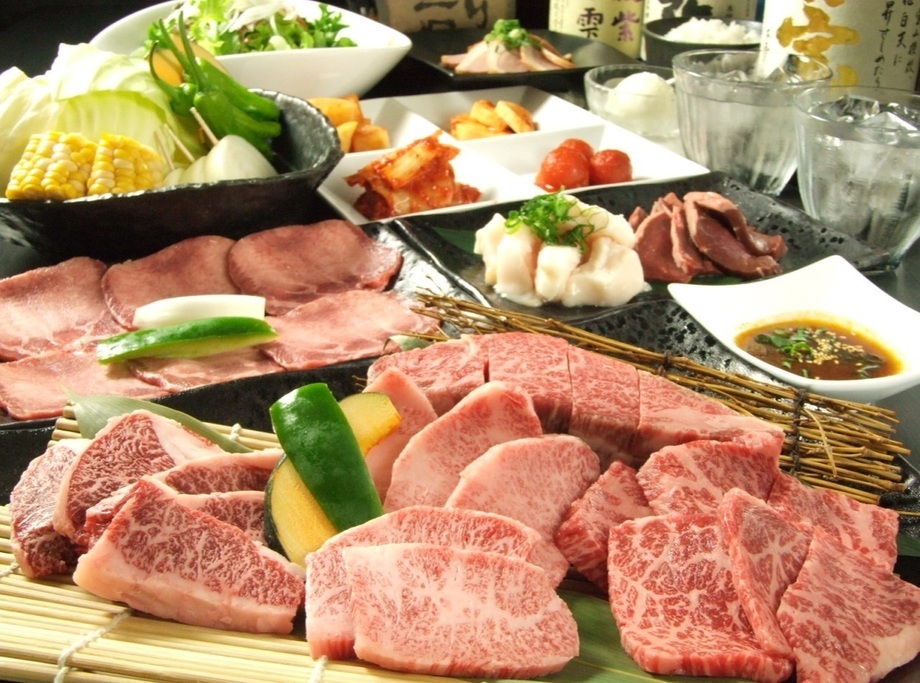 ◎部長コース (飲み放題付)全13品 本日の一品/キムチ盛合せ/サラダ/上塩タン/上カルビ/上ハラミ/本日のお肉/ロース焼しゃぶ/ホルモン2種/焼野菜/ごはん/アイス ☆当店一番人気コース!