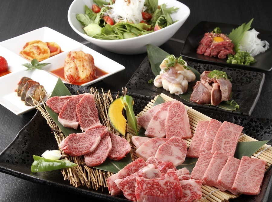 ◎社長コース (飲み放題付)全16品 本日の一品/キムチ盛合せ/サラダ/上塩タン/特選カルビ/特選ハラミ/特選ロース/ロース焼しゃぶ/ホルモン3種/海鮮盛合せ/チシャ/焼野菜/ビビンバ(小)or冷麺(小)/アイス