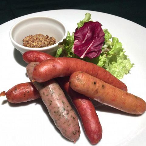 ソーセージ盛り合わせ Good Luck Cafe グッドラックカフェ のメニュー ダイニングバー