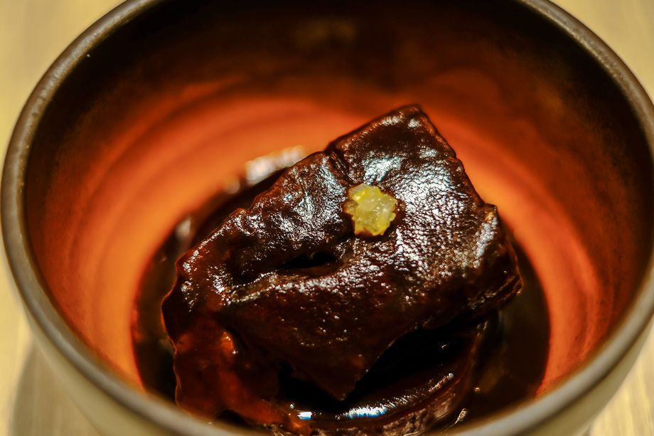 牛ホホ肉の赤ワイン煮込み〜赤味噌仕立て〜