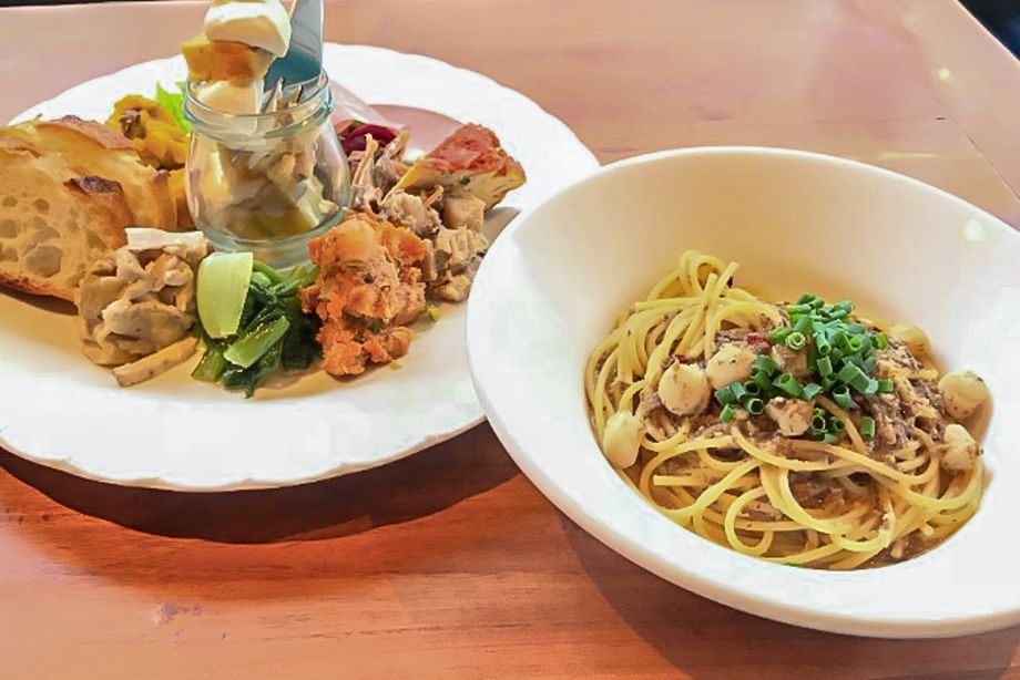 【ランチ】デザートが付いた全12品目の2538プレートランチ