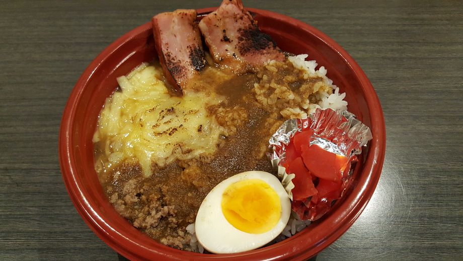 ベーコンチーズライスカレー丼