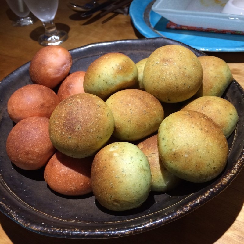 本日のパン(ビーツとヨモギ)