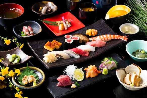 《逸品料理と季節の厳選握り12貫のフルコース》特上おまかせコース