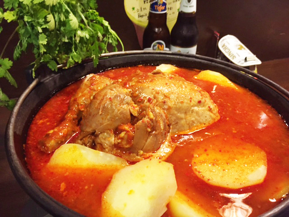 【冬季限定】丸鶏のココナッツファイヤー鍋!!