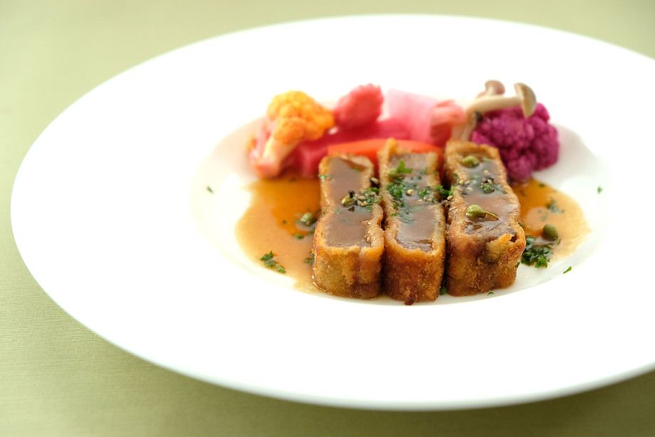 ニュージーランド牧草牛リブロースのカツレツ 夏野菜のグレック ドフィーヌ風グラタンと共に ブラッスリー ポール ボキューズ