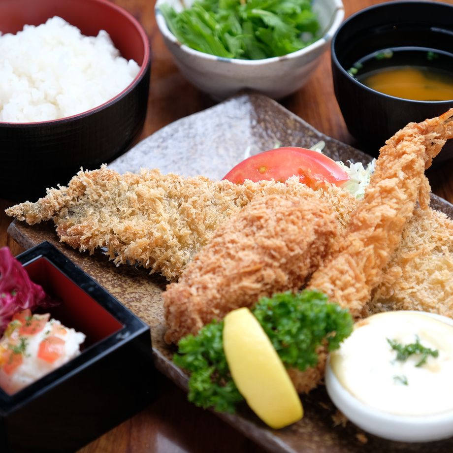 穴子一本フライ入り シーフードミックスフライ定食 升酒場ピン マスサカバ ピン のメニュー 居酒屋