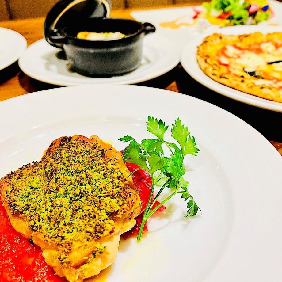 Aコース【6品・自慢の窯焼きピッツァ・国産鶏のメイン・自家製ドルチェ】
