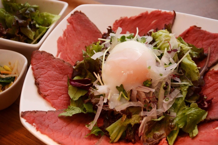 ランチ 肉バル Bar Grill Motto 池袋 ステーキ ローストビーフ 女子会 接待 塊肉 ワイン 誕生日 ランチ 昼飲み