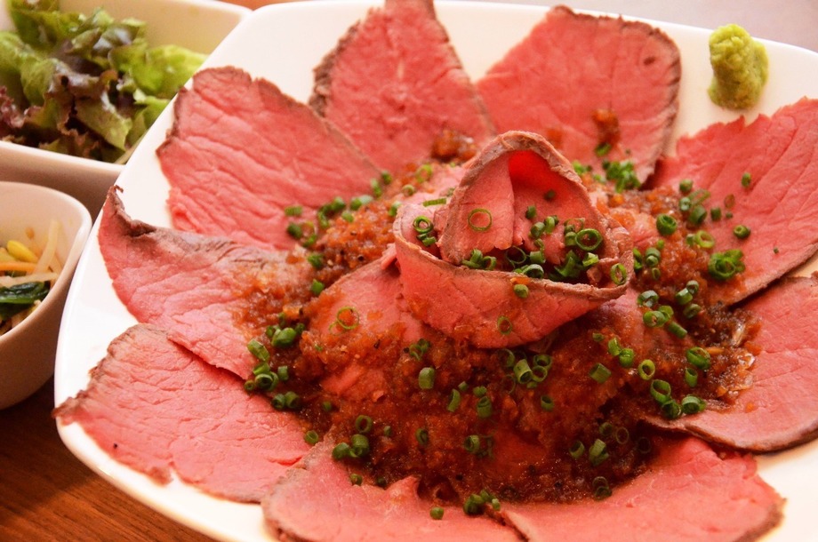 ランチ 肉バル Bar Grill Motto 池袋 ステーキ ローストビーフ 女子会 接待 塊肉 ワイン 誕生日 ランチ 昼飲み