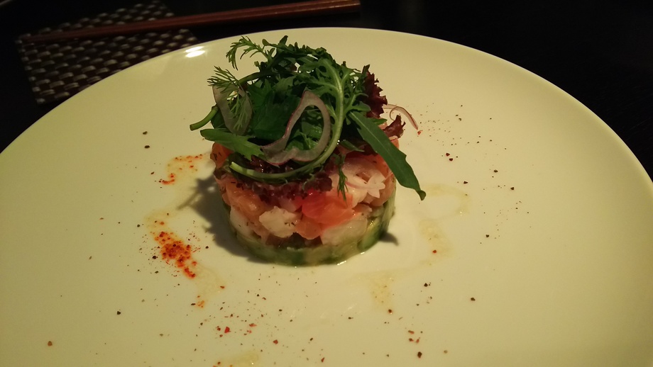 アボカドとサーモンのタルタル ユンケルの酒場