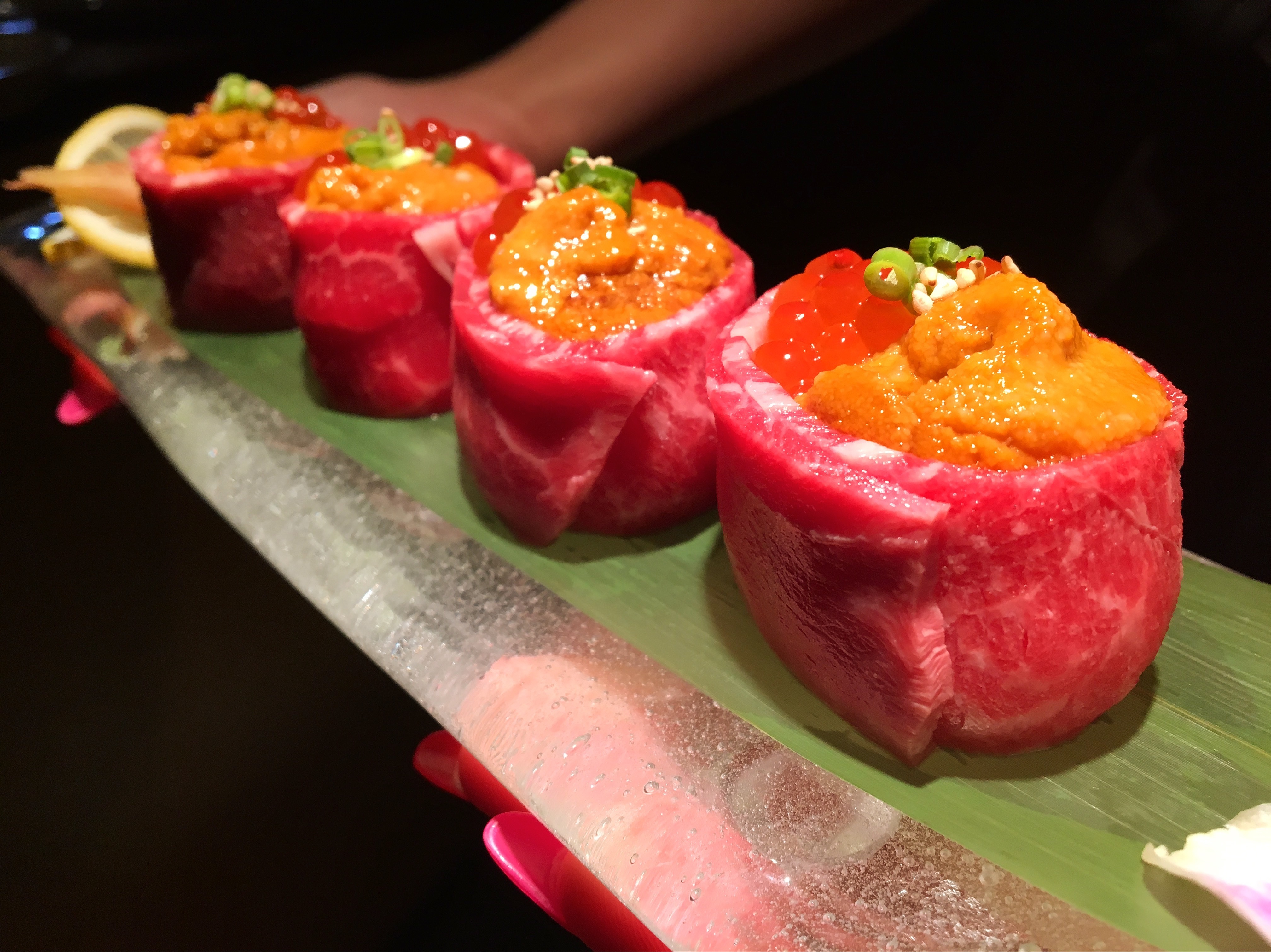 焼肉ますお で検索 写真は当店でも人気の肉寿司である 尾崎牛のうに軍艦 2人前 その味を是非ご賞味下さい プロフィールにある当店公