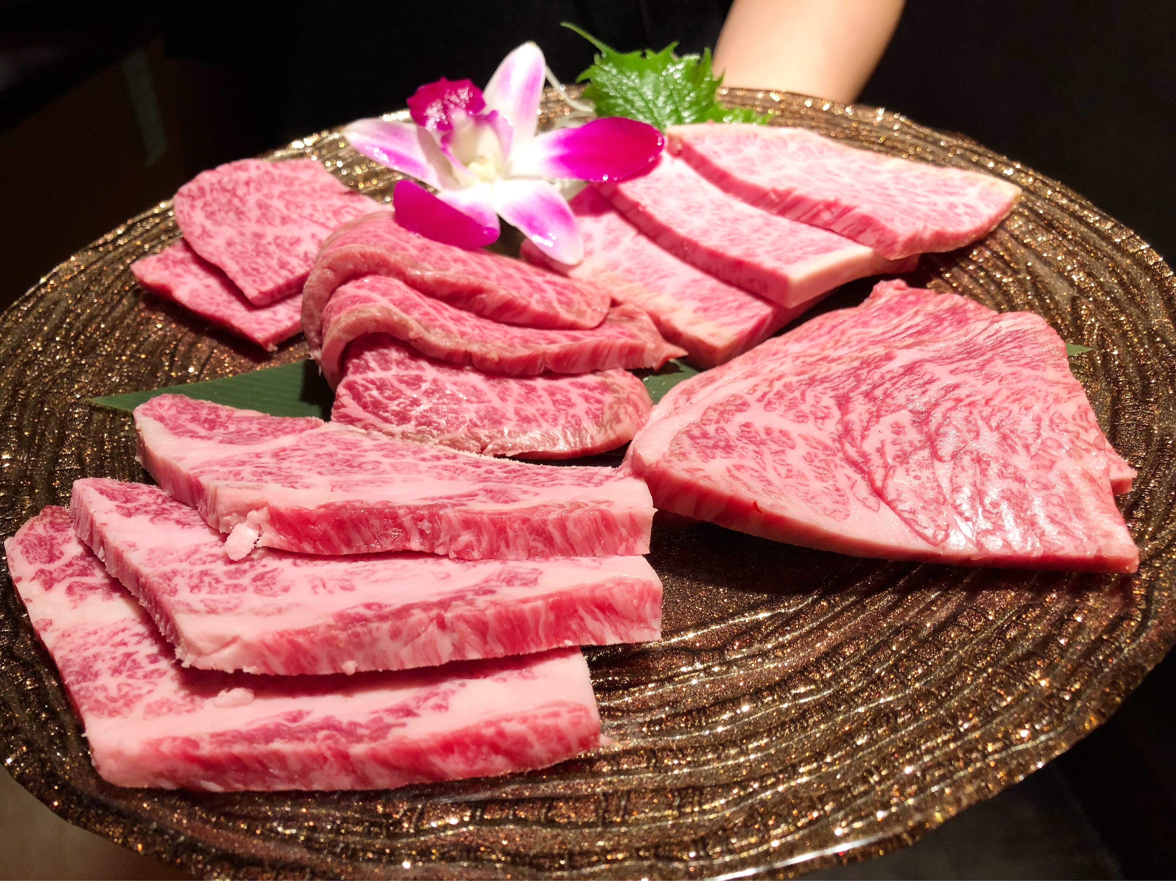 焼肉ますお で検索 この 極選盛り合わせ は 特上ロースや特上カルビ ヒレなど様々な部位を日によって盛り合わせでご用意しております 人数