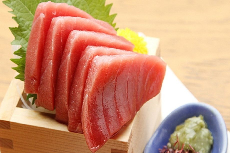 本日は 当店の看板商品 生本マグロ枡盛 のご紹介 ちゃい九炉東京 八重洲店