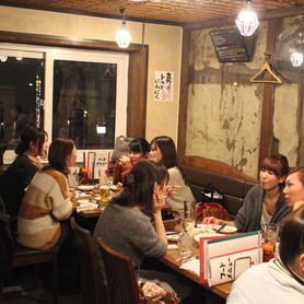 にぎやかな店内