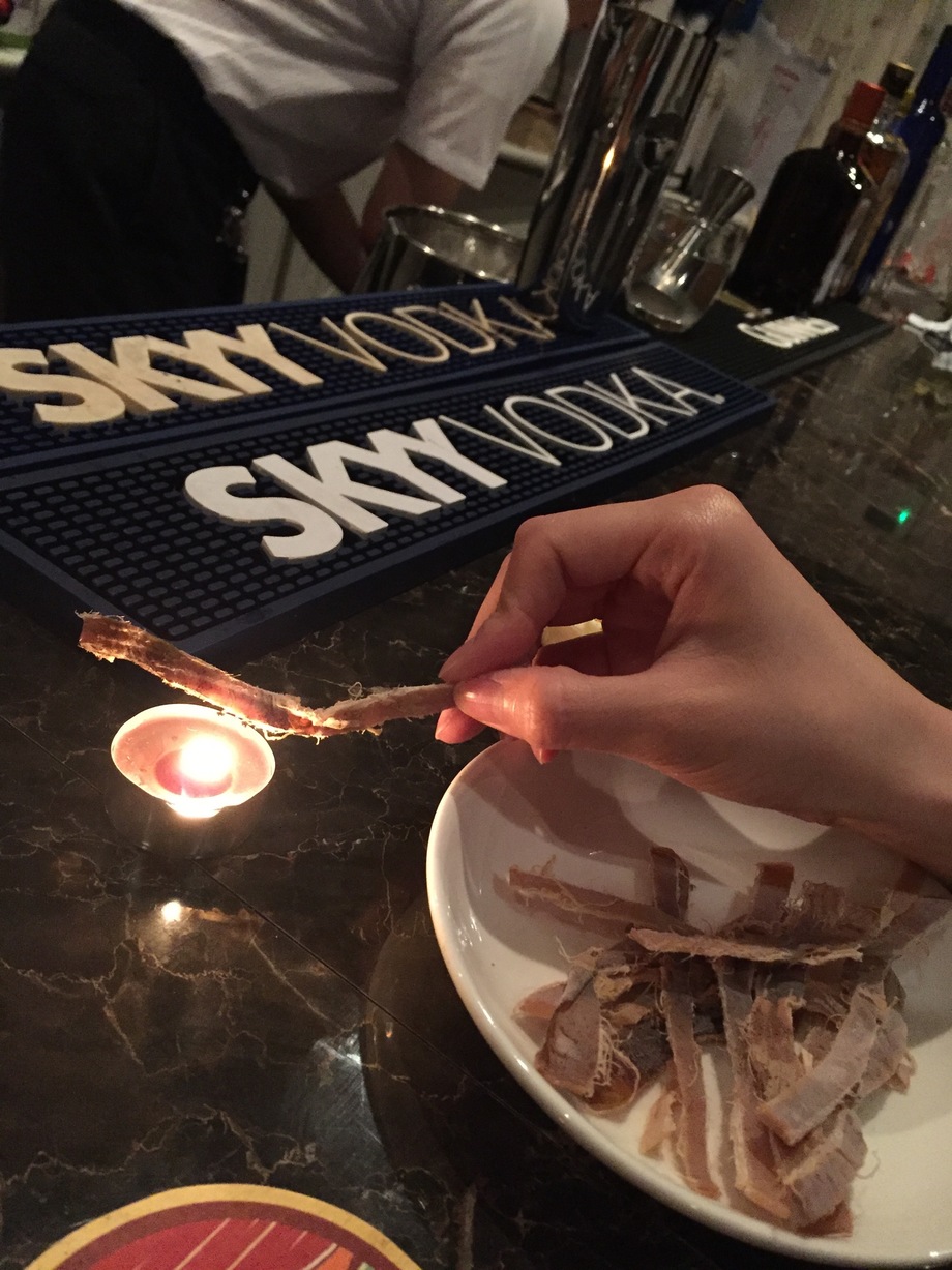 自分で炙るあたりめ ホルモンbar Tripes ほるもんばーとりっぷ の写真 バー