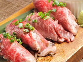大人気の肉寿司