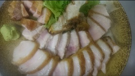 肉は、塊で、焼くとおいしい‼︎ 安心してくださいね。食べやすいようカットしてお持ちします。