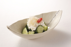 たたき胡瓜と丸芋のさっぱり梅和え 380円(税別)