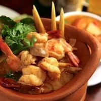 タイ料理はアーユルヴェーダの流れを汲んだお料理。体内改善効果のある香辛料や、リラックス効果のあるハーブ類をふんだんに使った料理で、体の中から綺麗になれるお料理です。そんなタイ料理で"カラダもココロもHappy"に!