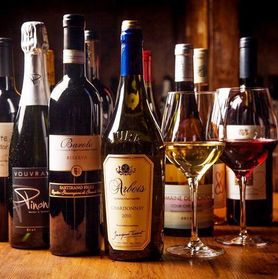 オーナー厳選 常時30種以上のワイン完備♪♪ 新宿 西新宿ワイン ワイン飲み放題 樽生ワイン スパークリング 女子会