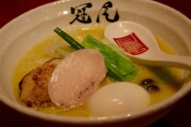 「純白湯らぁめん(800円)」味玉トッピング