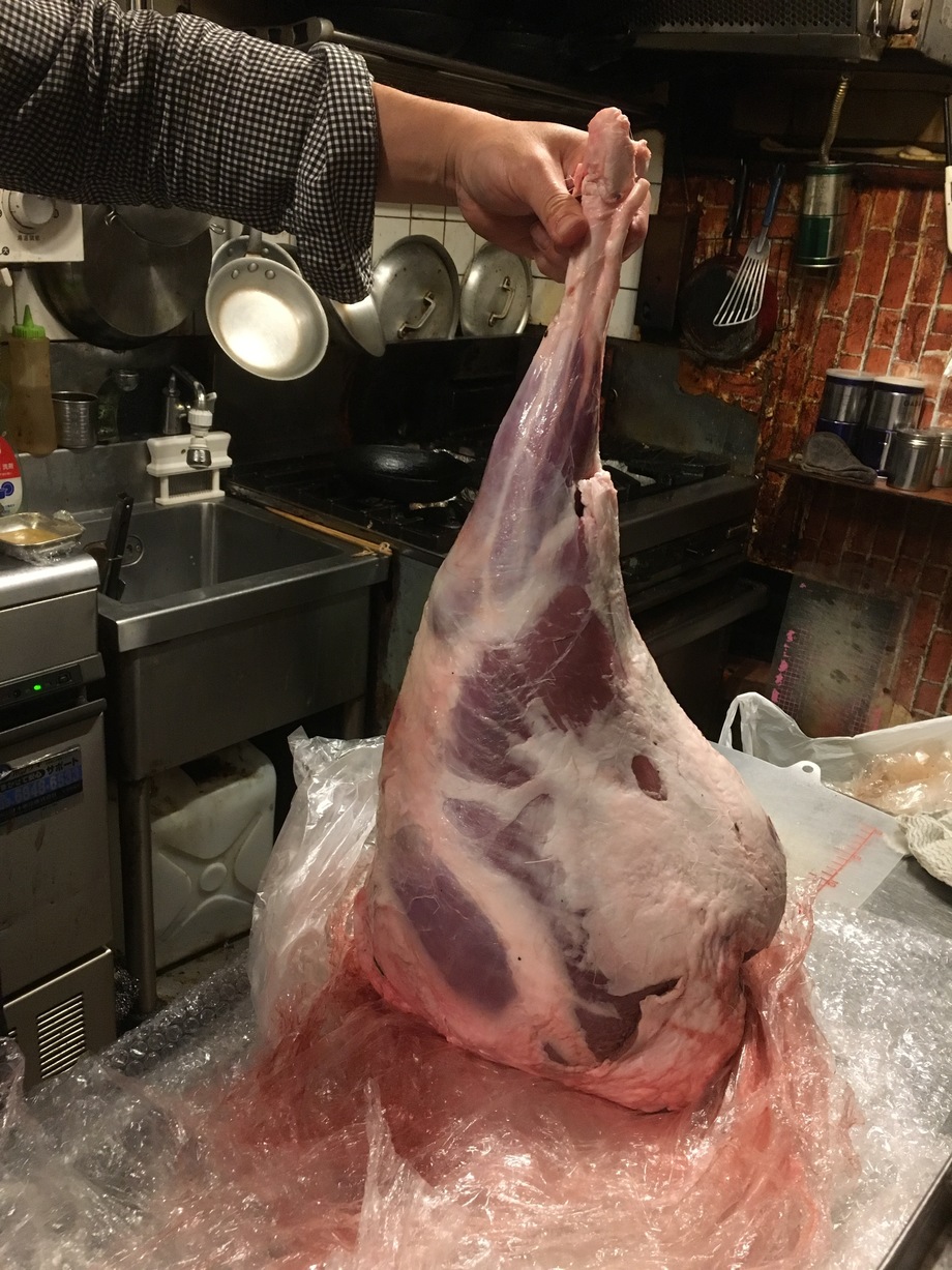 北海道の北見より撃ちたての蝦夷鹿もも肉到着 西洋食堂らせん屋 らせんや の写真 創作洋食