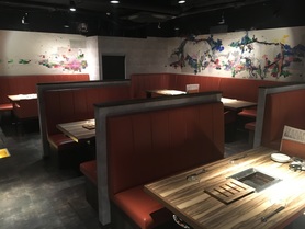 新宿のイメージとは離れた、静かな店内です。