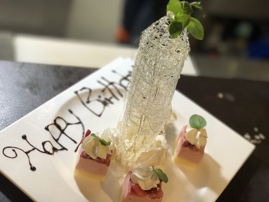 記念日や誕生日などに無料でお作りするデザートプレートの一例です 焼肉ますお 新宿本店 ヤキニクマスオ シンジュクホンテン の写真 焼肉