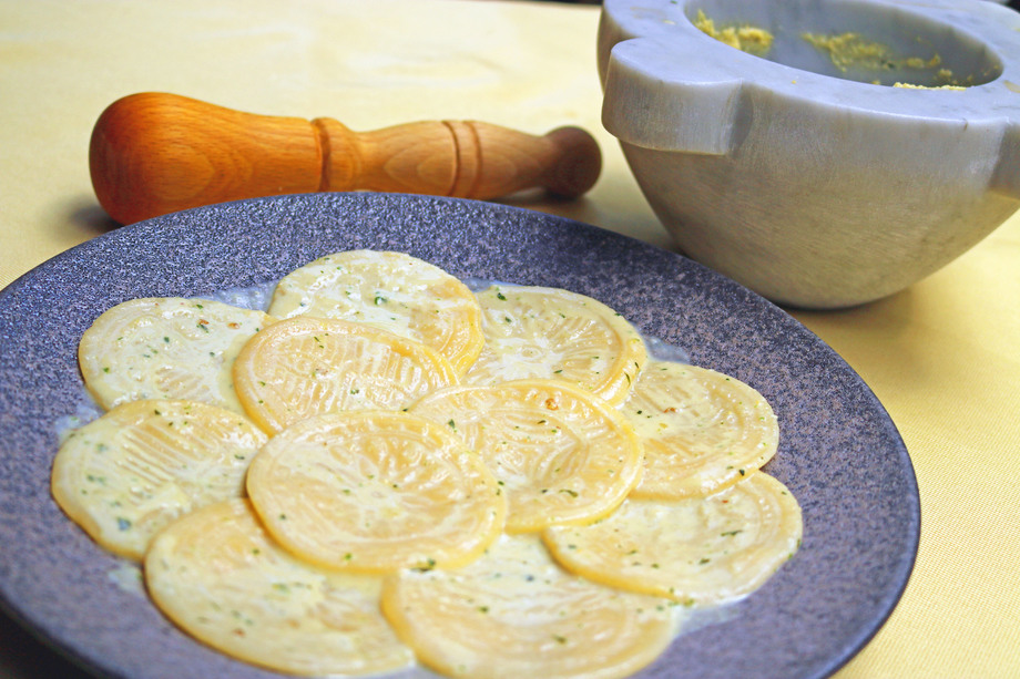 Croxetti Al Battuto Di Pinoli クロゼッティ ディ ヴァレーゼ リーグレ 伝統的な松の実のソース