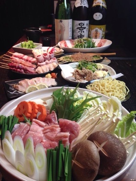 2h飲み放題付き鍋コース ☆¥4000コース☆オードブル、彩り野菜のサラダ、赤鶏のこぶ〆、鍋(水炊きor寄せ鍋orキムチ鍋)、鍋の〆(ちゃんぽん麺or雑炊)、焼鳥5本、唐揚げ、デザート 全8種類