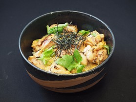 炙り照り焼きの親子丼御膳 780円