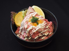 大仏盛りローストビーフ丼御膳 1480円