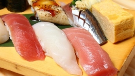 マグロは本マグロ、旬の魚を本格江戸前寿司にて1貫100円から!