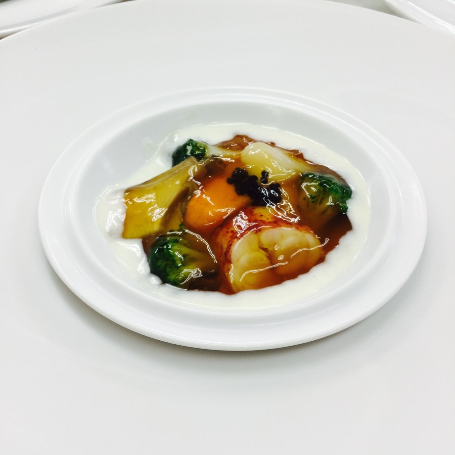 海の幸 オマール海老 鮑 帆立貝 と温泉卵のコンソメゼリー ウニとキャビア添え フランス料理 アルピーノ ふらんすりょうり あるぴーの