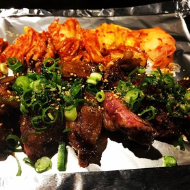 肉好き必食!肩バラハラミと焼きキムチ 880円