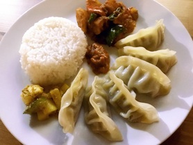 ランチネパール餃子(モモ)定食 700円