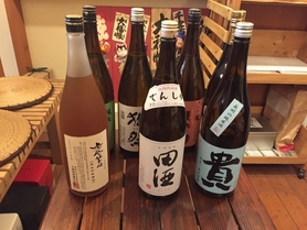 有名な酒蔵などから厳選した種類豊富な日本酒