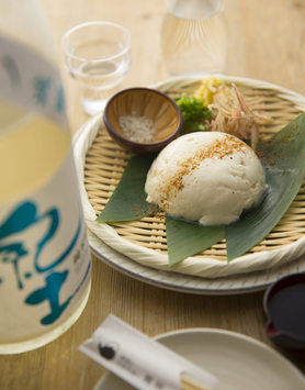 【手づくり濃厚すくい豆富】 濃厚な豆乳でつくるからおいしいんです。