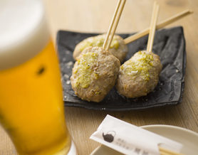 【鶏つくねの塩わさび焼き】 素材のうまさを引き出した味つけです。