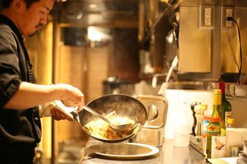 フレンチのシェフが手掛けるエスニック料理