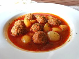 「トルコ風ミートボール煮込み」スパイス香るトルコの家庭料理です
