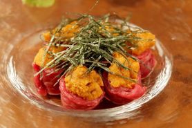 生ウニの肉巻き