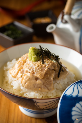 【大和だし茶漬け】かつおと昆布の特製合わせだしでお召し上がりください♪