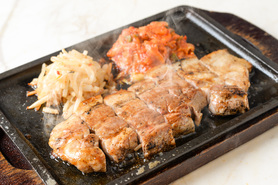 サムギョプサル 【キムチ&もやしとサンチュで包んで召し上がれ!】