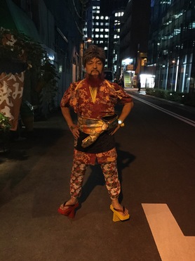 一本歯下駄でお見送り‼️